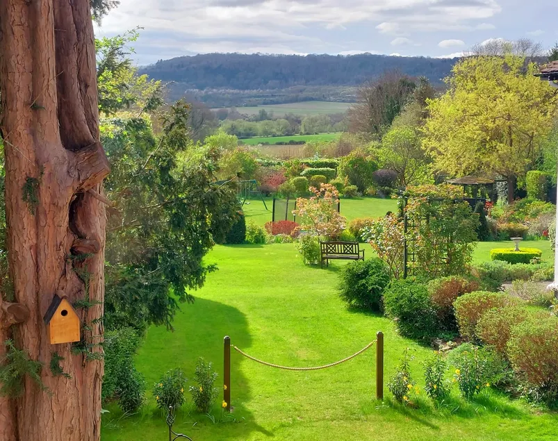Stunning views with silent aircon! - Image 1