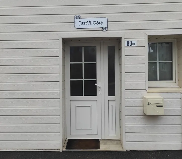 House ”Just' à Côté” at the A31 exit - Image 1