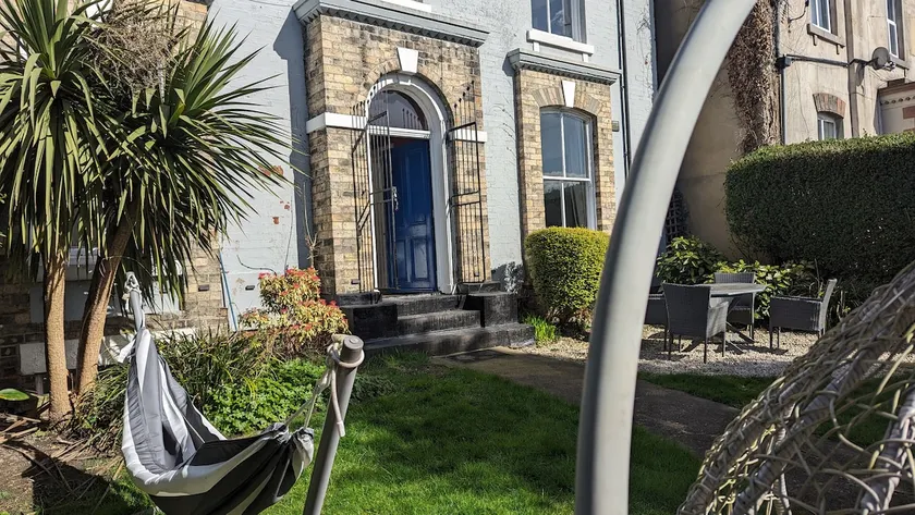 Popular, Spacious 4bd by Leeds Uni, Stadium, Arena - Image 1