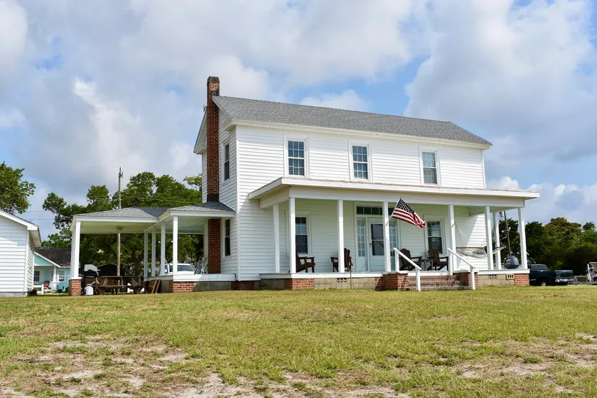 Comfortable Down East Waterfront Farmhouse - Image 1