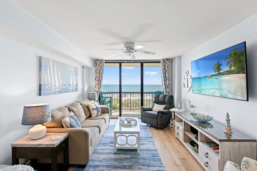 Wellington 3BR with Direct Oceanfront View - Pool! - Image 1