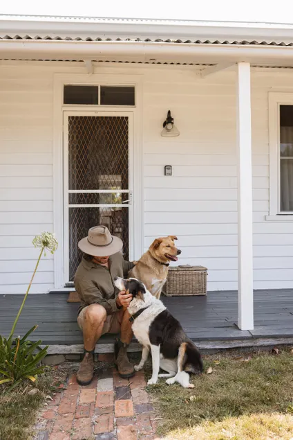 Singline Cottage by the sea. East Coast Tasmania - Image 1