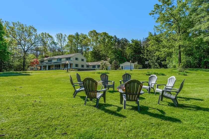 Entire home in Clifton Park - Image 1