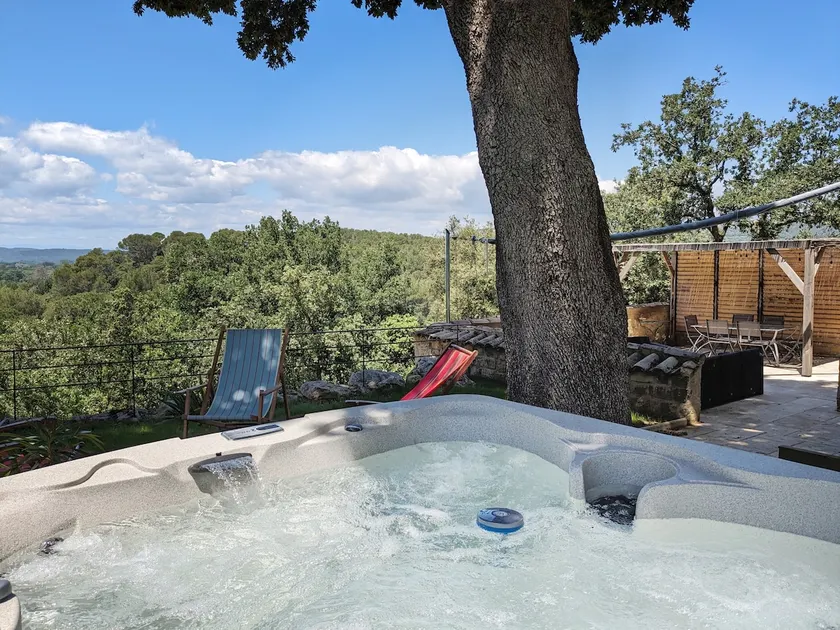 The Great Green Oak – Bagnols-sur-Cèze - Image 1