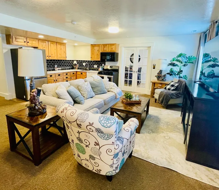 Cozy Mountainside 2 Bdrm Apt. w/ Kitchen and View - Image 1