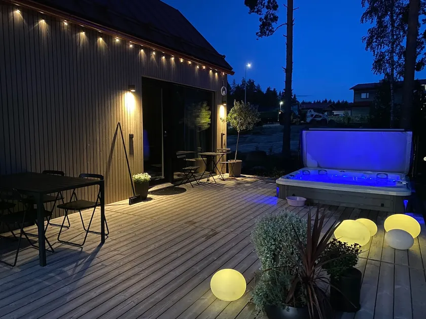 Guesthouse with Sauna & Jacuzzi & Cold Water Tub - Image 1