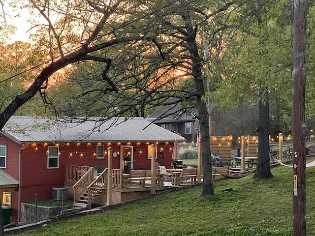 Downtown Cotter Retreat - Gorgeous Outdoor Space! - Image 1