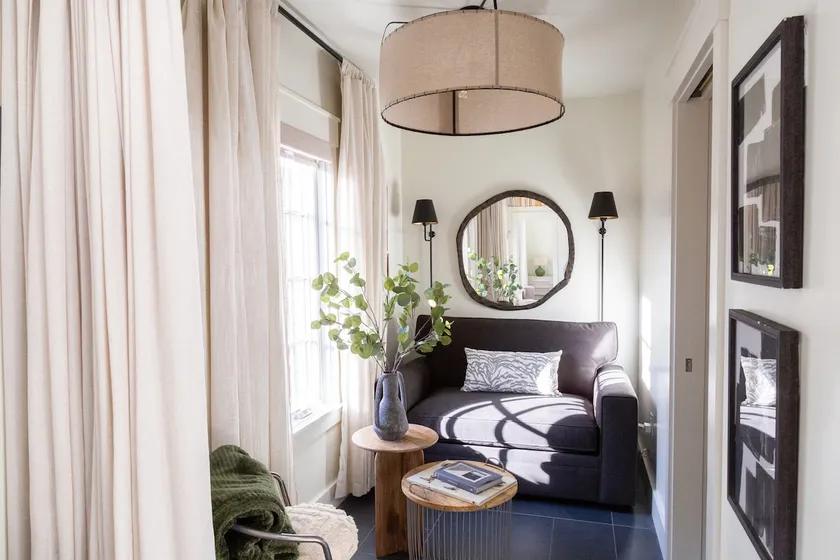 Walk to Williams | Steam Sauna & Ritz Carlton Bed - Image 1