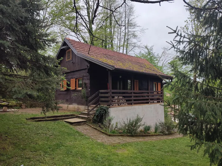 WOODEN HOUSE near the River Kupa - Image 1