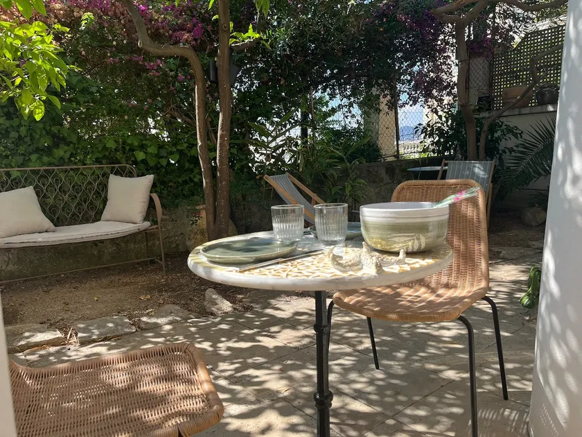2-room apartment in garden in Nice Port - Image 1