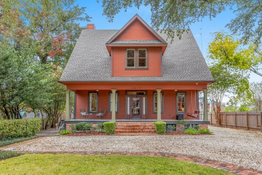 The Onyx Bungalow | 6 Bedrooms | 5 mins to Casino - Image 1