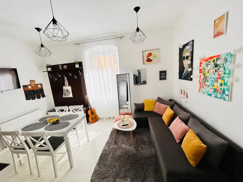 The Change House- cozy vibe experience - Image 1
