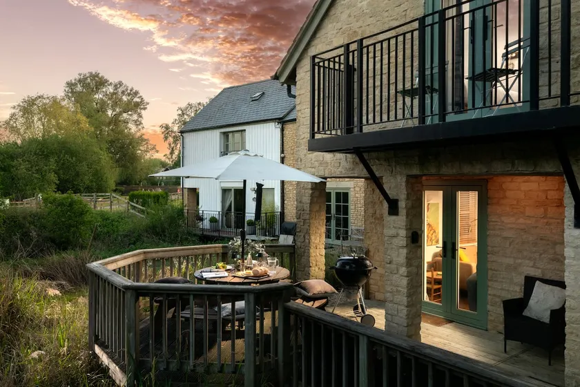 Cornerstone Cottage 23MillVillage LowerMill Cotswolds Spa+pools lakes nature a/c - Image 1