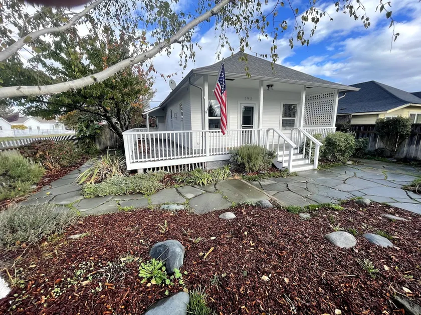 Maple Manor - Image 1