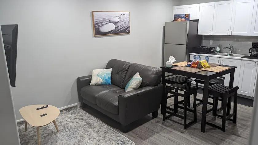 2BR Compact Comfort: Great 4 Family & Work Stays! - Image 1