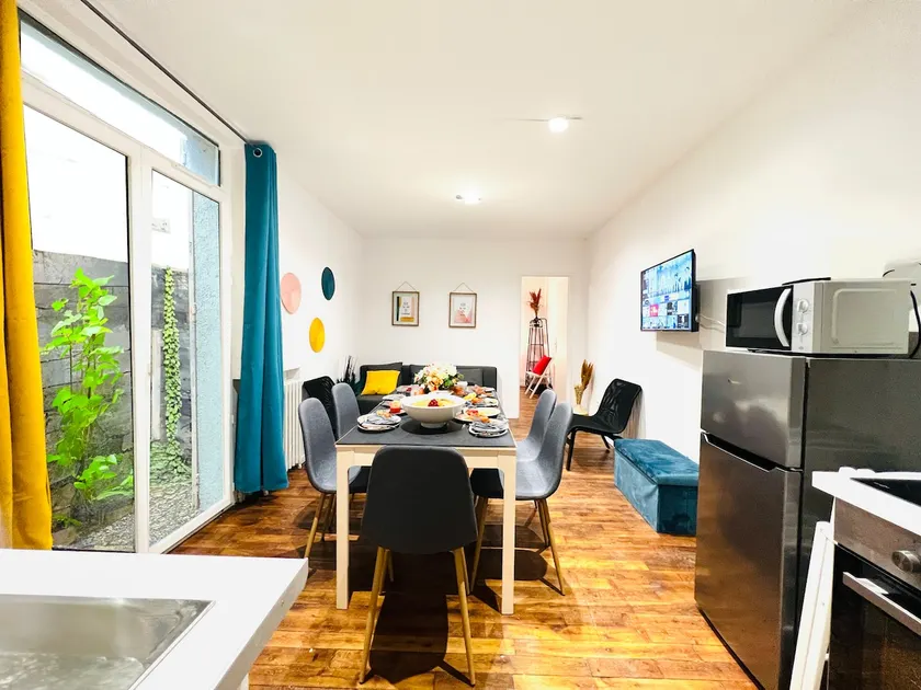 Colorful House | 3 Bedrooms | Balneo | Terrace - Image 1