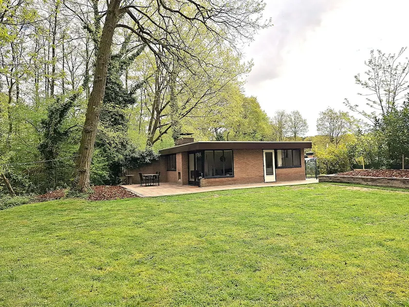Detached bungalow with optimal privacy! - Image 1