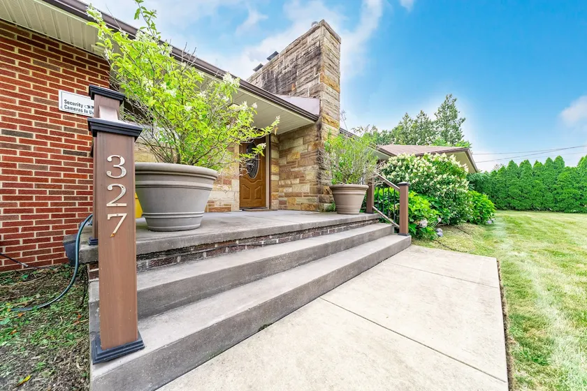 Fairlawn 327 | 6 BR • 2F & 4H Bathrooms - Image 1