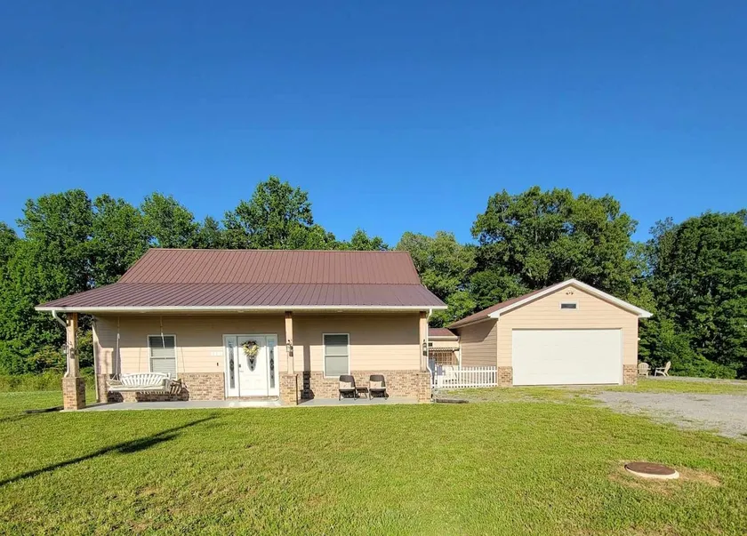 Lake Access Cabin, LG Parking fenced yard, Fishing - Image 1