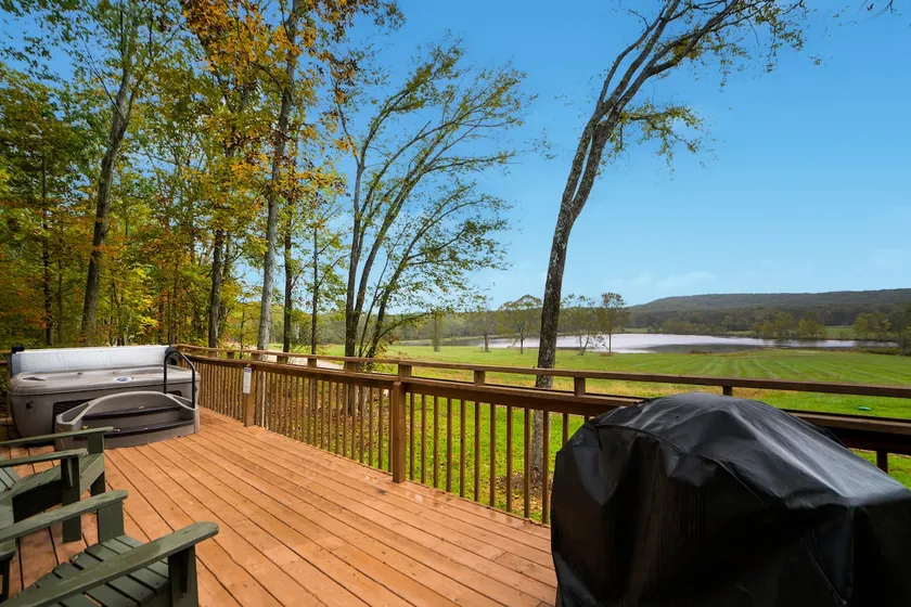 Lakeview Getaway | Private Hot Tub | 1 Bedroom - Image 1