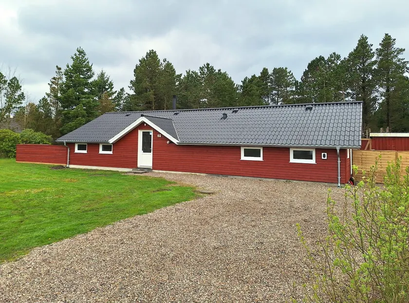 10-person holiday home with activity room and outdoor spa - Image 1