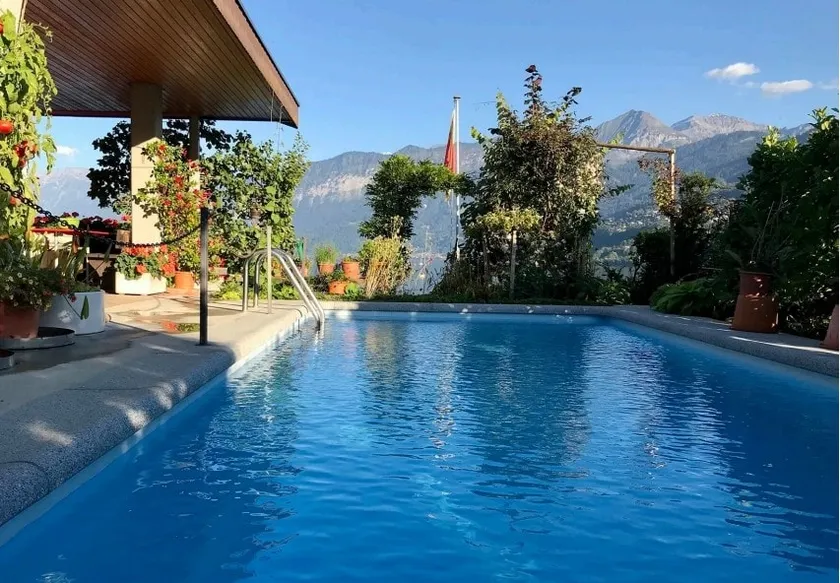 Villa with pool, garden & direct at lake - Image 1