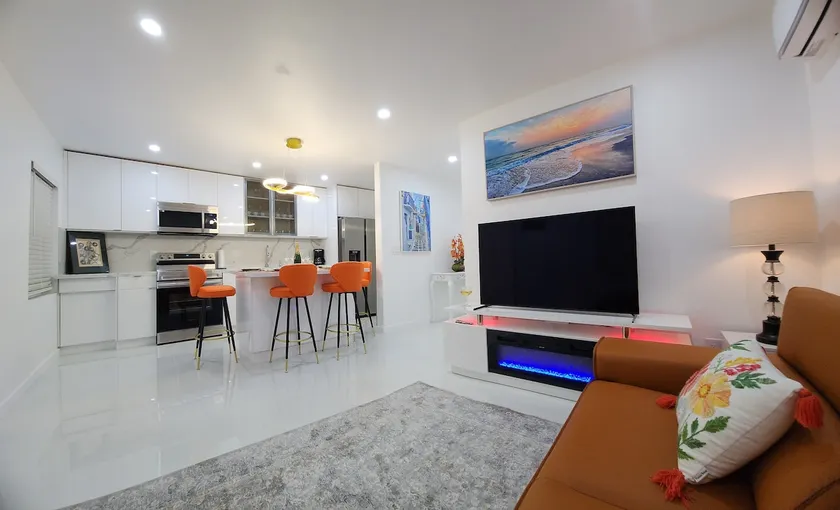 Luxury Tropical Home - Image 1