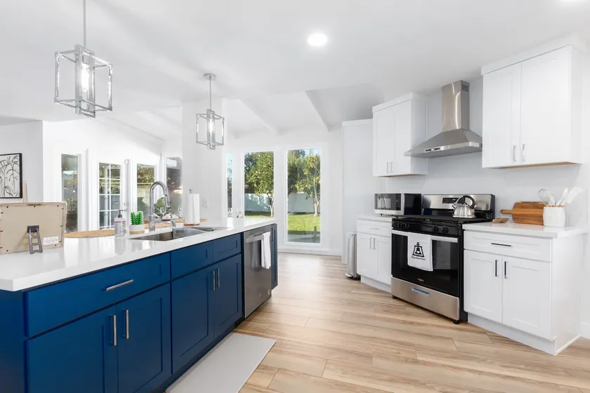 Riverside Family Getaway | Playground | Sleeps 10 - Image 1