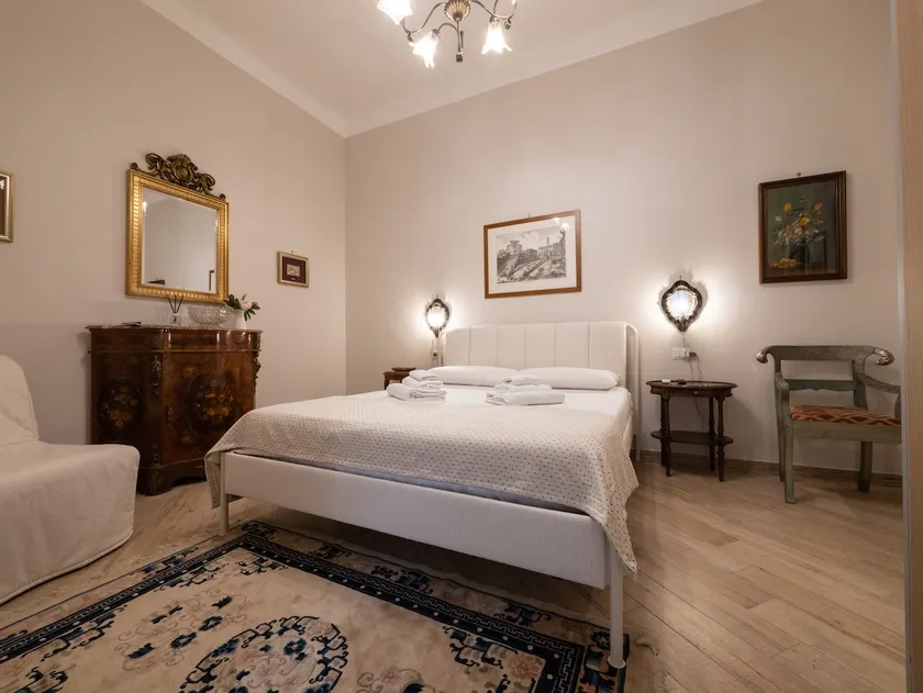 Minerva House | Pantheon - Image 1