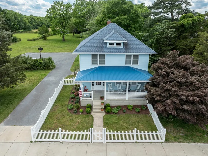 Robins Nest Inn. - Image 1