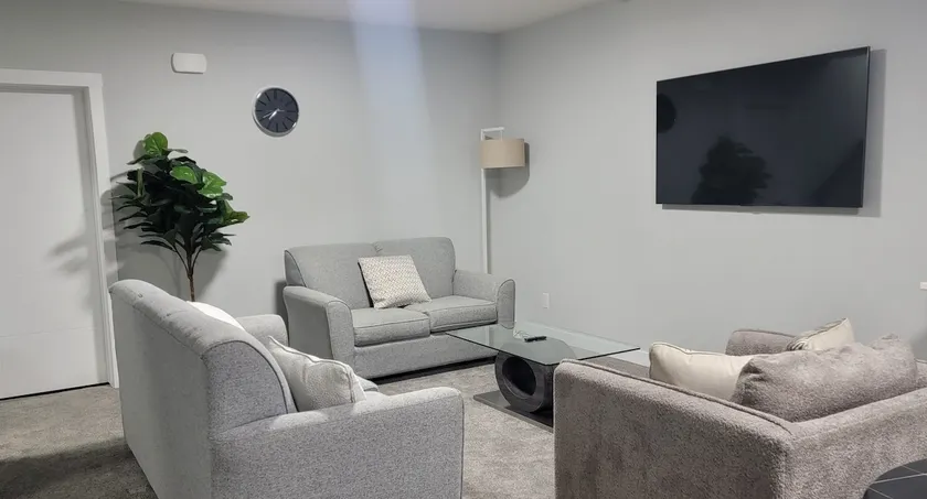 Cozy 1 bedroom basement suite in Southwest Calgary - Image 1