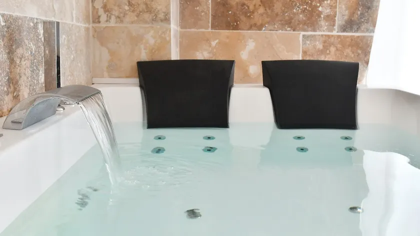 Luxury cottage, HOT TUB and SAUNA, Bold Nights - Image 1