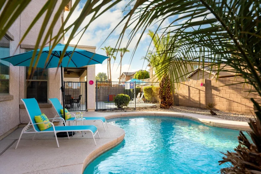 Paradise Resort pool, games, workspace, pooltable - Image 1
