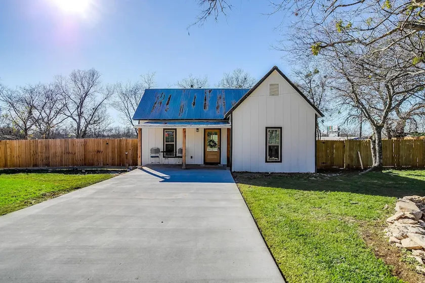 Cottage on the hill- with hot tub! - Image 1