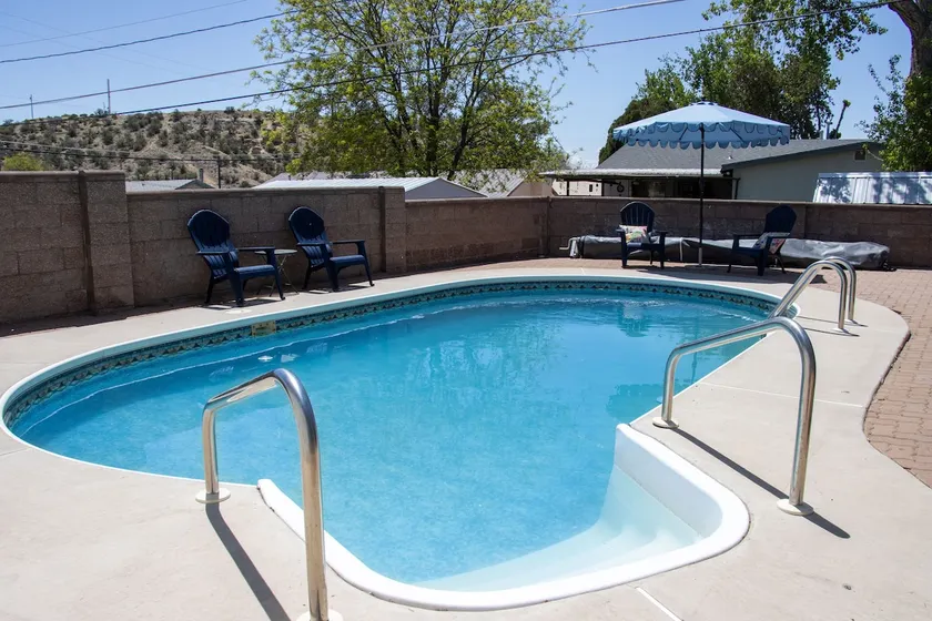 4-Bedroom Retreat with Pool and putting green - Image 1
