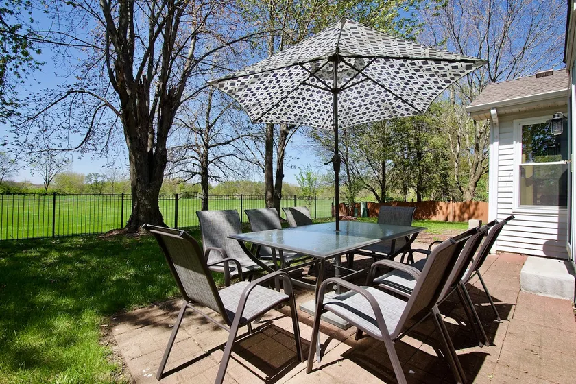 Riverfront Luxury | Fire Pit & Chef's Kitchen - Image 1