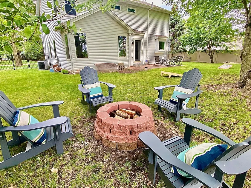 Riverfront Luxury | Fire Pit & Chef's Kitchen - Image 1