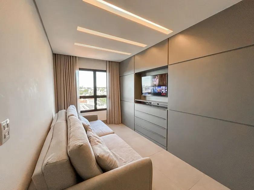 Luxury Flat: King Bed in Closed Room and Sofa Bed - Image 1