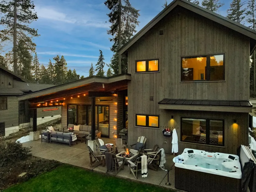 5 King Beds! Golf Course View on Huge Shaded Deck - Image 1