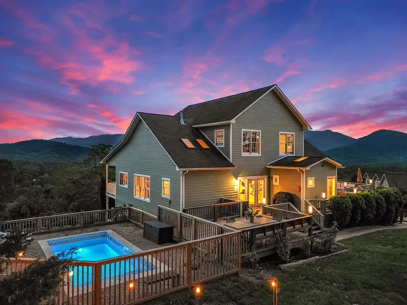 Asheville 7/4 Mansion, Views, Pool, Spa, Gameroom - Image 1