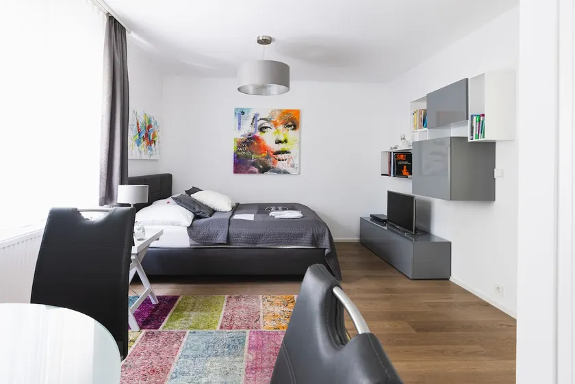 Centrally located in the countryside with garden - Image 1