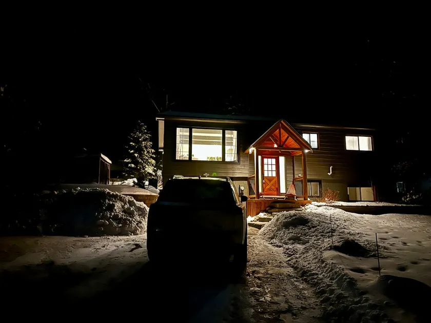 'Away' in Haliburton~ hottub, kayaks, hygge living - Image 1