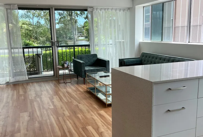 Riverfront | Pool | Parking - 2km Brisbane CBD - Image 1