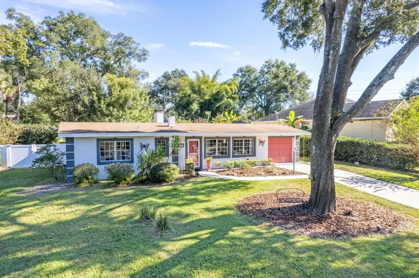 Beautiful Mount Dora Charmer with Lake Ola Views - Image 1