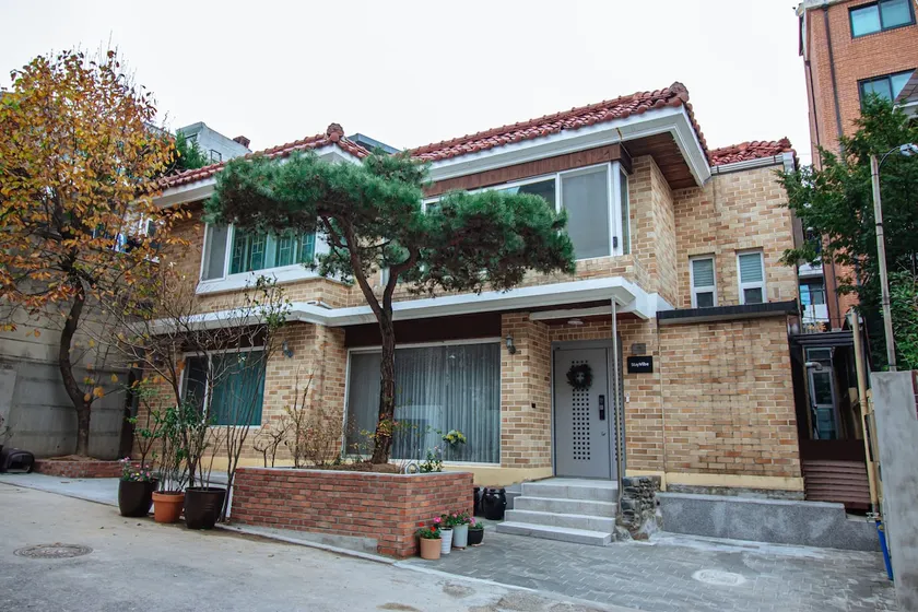 Emotional Healing House in Pyeongchang-dong, Jongno-gu (Free Parking for 2 Cars/Gyeongbokgung Palace/Seochon/Gwanghwamun/Myeong-dong) - Image 1