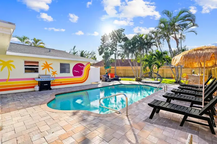 WPB Tropical Heated Pool Beach House! Golf, HotTub - Image 1