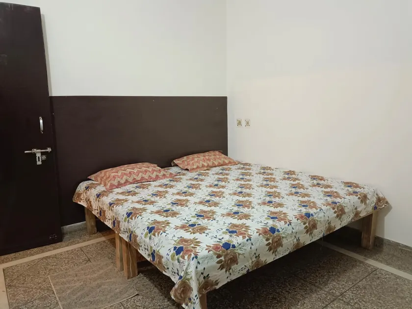 Best 1BHK Flat with Kitchen Near Galleria Gurgaon - Image 1
