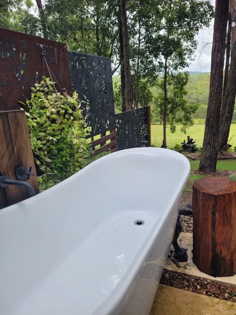 Escape to the bush. - Image 1