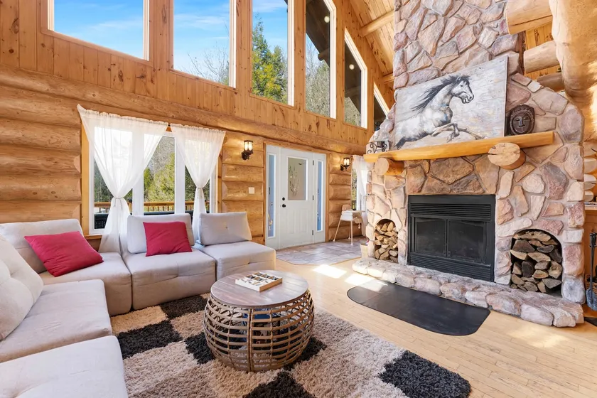Log Cabin on 11ac w/ SPA - 4 mins to Lac McGregor - Image 1