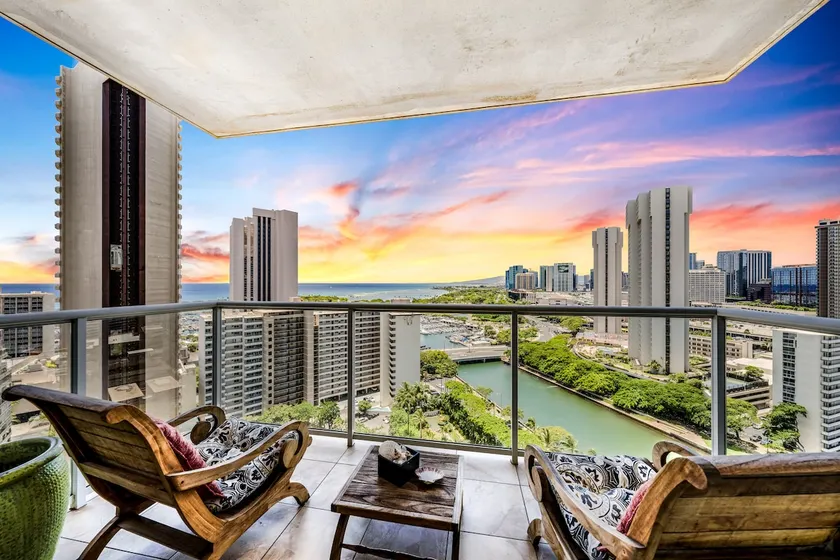 WM2105 • Ocean View Luxury 3BR • 30+ Nights - Image 1